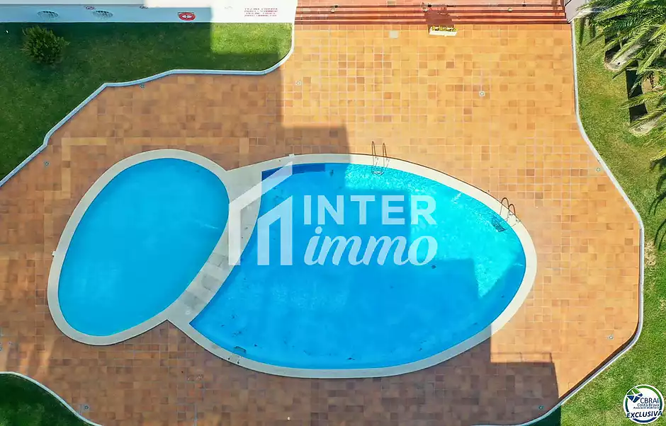 Apartament en venda a Santa Margarida, Roses | Vistes al mar, piscina i terrassa davant del passeig  - foto 35 de 38