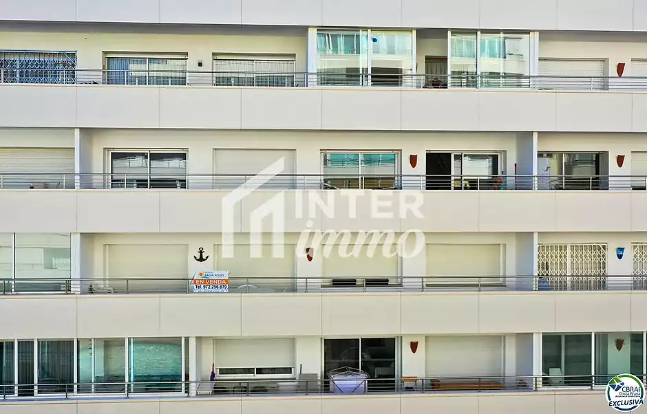 Apartament en venda a Santa Margarida, Roses | Vistes al mar, piscina i terrassa davant del passeig  - foto 37 de 38