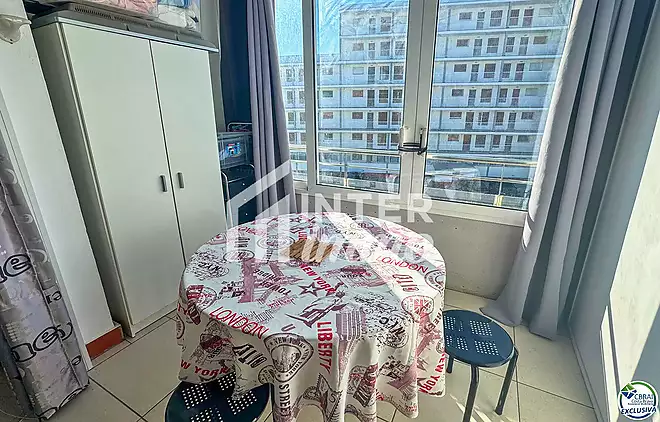 Estudi lluminós renovat a 40 metres del mar, zona del Salatar – Roses