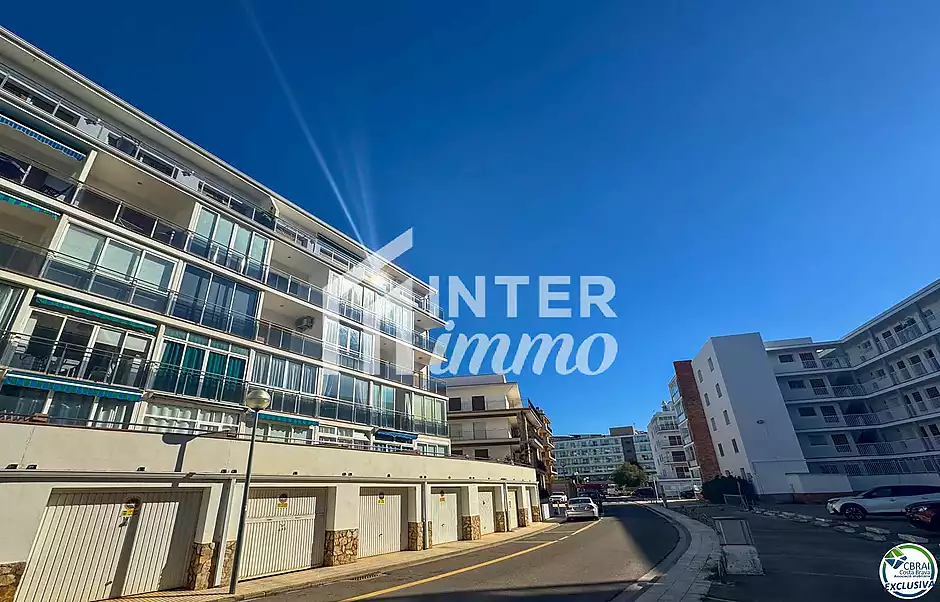 Estudi llumin&oacute;s renovat a 40 metres del mar, zona del Salatar &ndash; Roses - foto 13 de 13