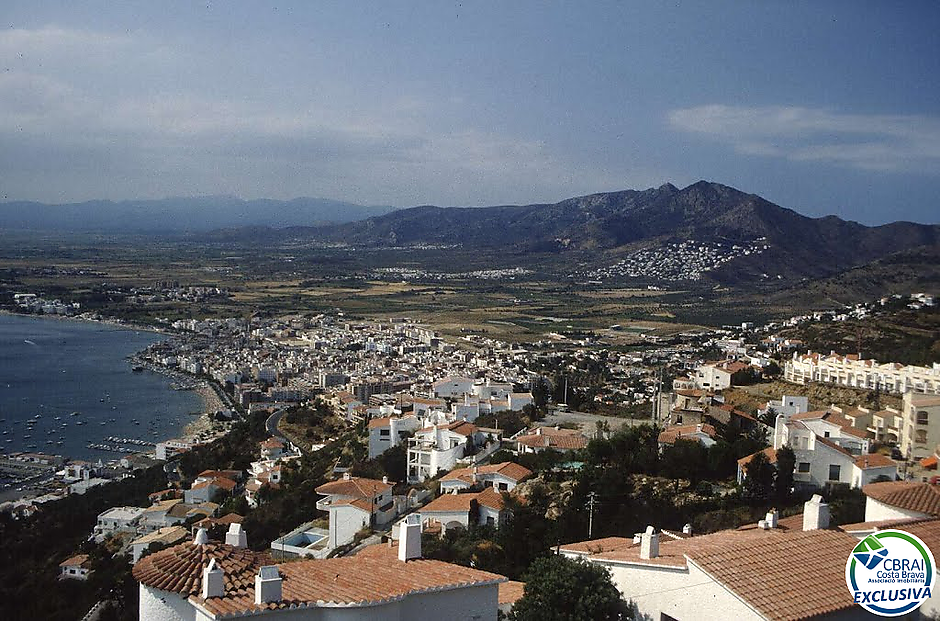 Terreno en Puig Rom - foto 1 de 9