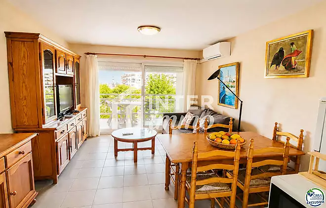 Apartament de 2 habitacions dobles, ubicat a la bonica zona del Port Pesquer de Roses.