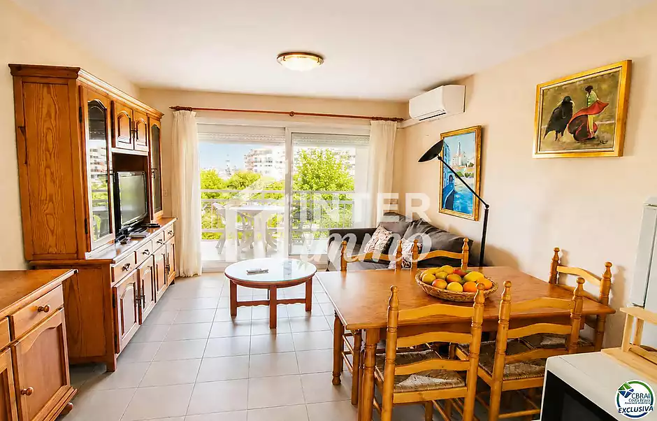 Apartament de 2 habitacions dobles, ubicat a la bonica zona del Port Pesquer de Roses. - foto 1 de 21