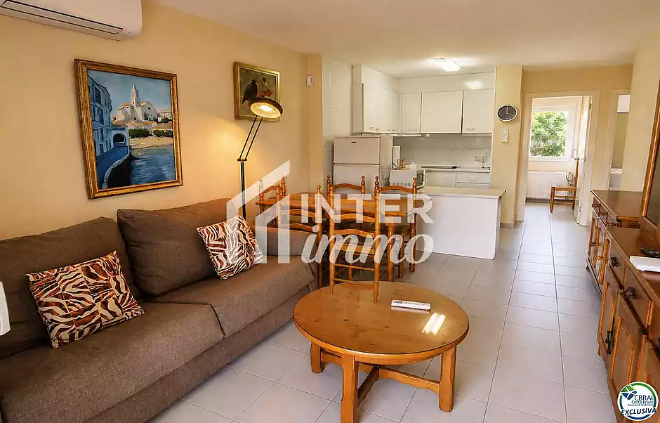 Apartament de 2 habitacions dobles, ubicat a la bonica zona del Port Pesquer de Roses. - foto 2 de 21