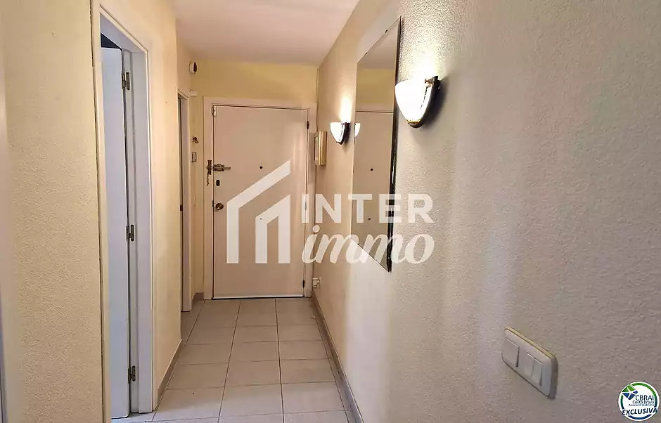 Apartament de 2 habitacions dobles, ubicat a la bonica zona del Port Pesquer de Roses. - foto 5 de 21