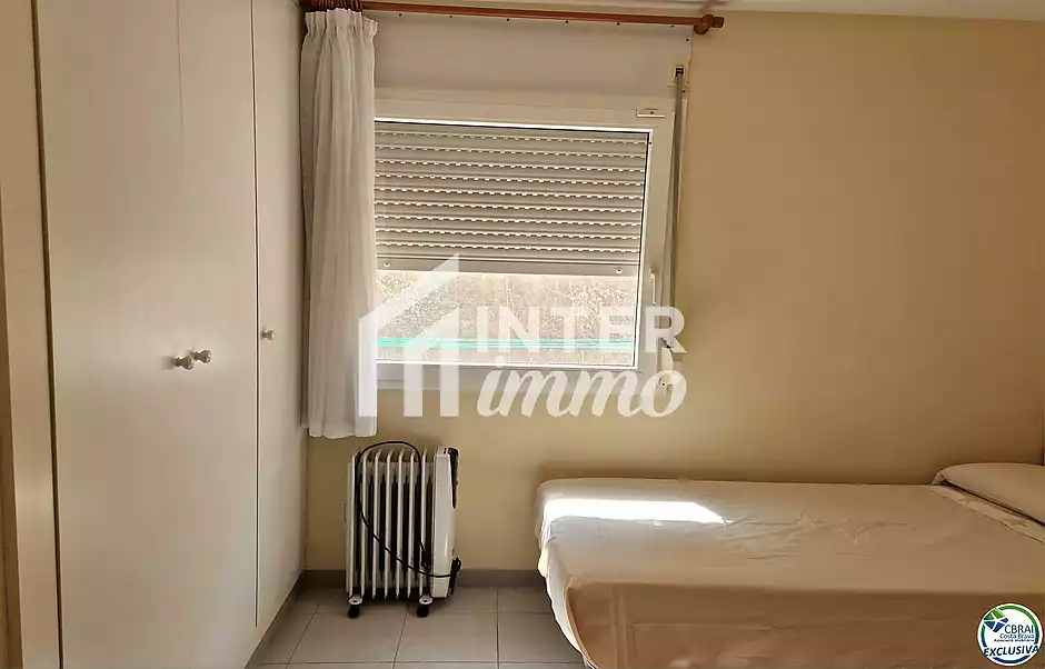 Apartament de 2 habitacions dobles, ubicat a la bonica zona del Port Pesquer de Roses. - foto 7 de 21