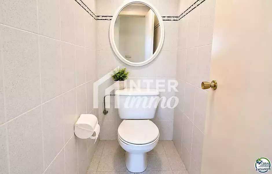 Apartament de 2 habitacions dobles, ubicat a la bonica zona del Port Pesquer de Roses. - foto 10 de 21