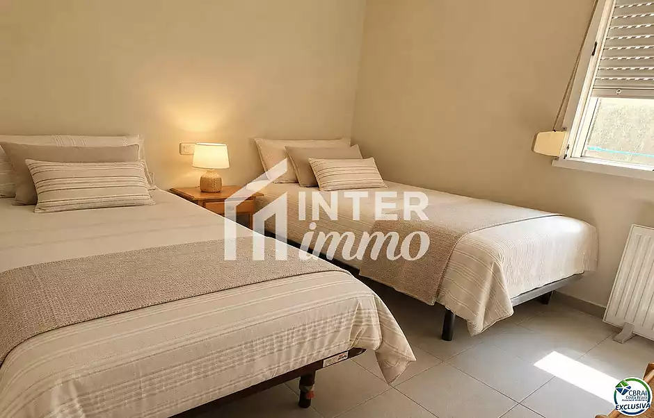 Apartament de 2 habitacions dobles, ubicat a la bonica zona del Port Pesquer de Roses. - foto 11 de 21