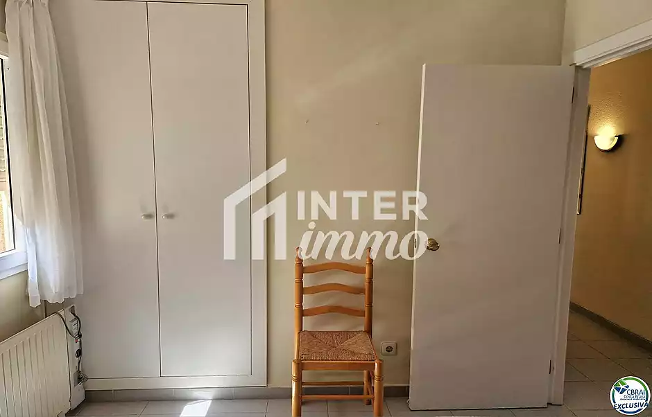 Apartament de 2 habitacions dobles, ubicat a la bonica zona del Port Pesquer de Roses. - foto 12 de 21