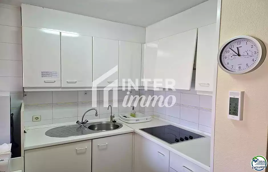 Apartament de 2 habitacions dobles, ubicat a la bonica zona del Port Pesquer de Roses. - foto 14 de 21