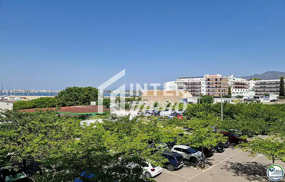 Apartament de 2 habitacions dobles, ubicat a la bonica zona del Port Pesquer de Roses. - foto 19 de 21