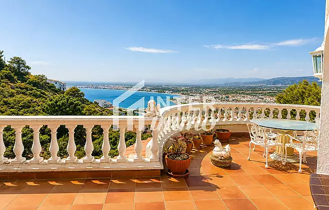 Villa Romántica – Romanticisme, encant, tranquil·litat i unes vistes extraordinàries sobre Roses, el mar i els Pirineus