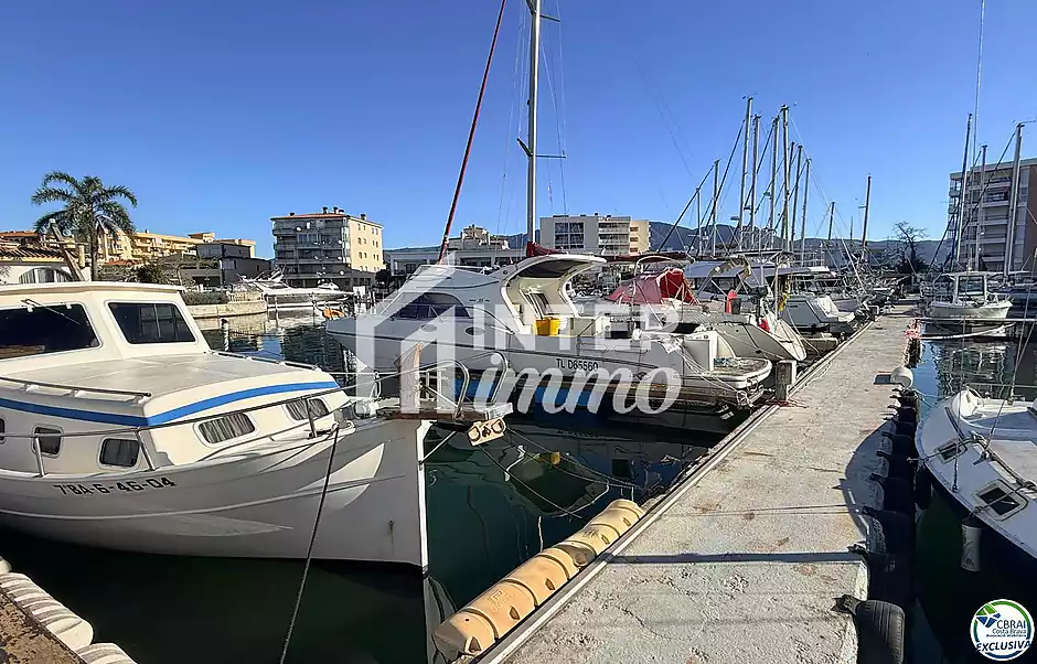 Amarrador de 3 x 8 metres, per a embarcacions de vela i de motor. - foto 10 de 39