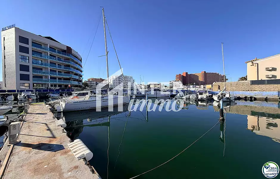 Amarrador de 3 x 8 metres, per a embarcacions de vela i de motor. - foto 14 de 39