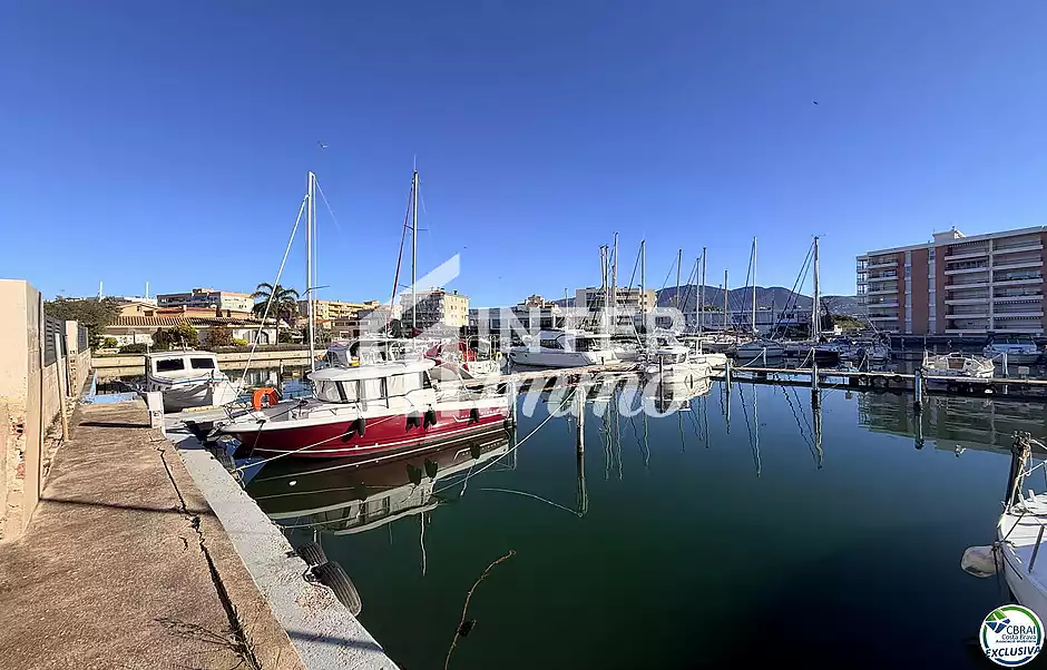 Amarrador de 3 x 8 metres, per a embarcacions de vela i de motor. - foto 18 de 39