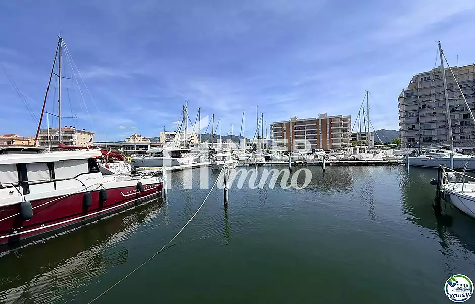 Amarrador de 3 x 8 metres, per a embarcacions de vela i de motor. - foto 31 de 39