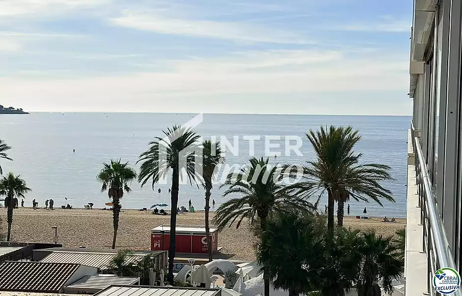 Primera línia, vistes al mar, aparcament, piscines i jardins davant de la platja. - foto 1 de 60