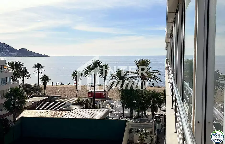 Primera línia, vistes al mar, aparcament, piscines i jardins davant de la platja. - foto 3 de 60