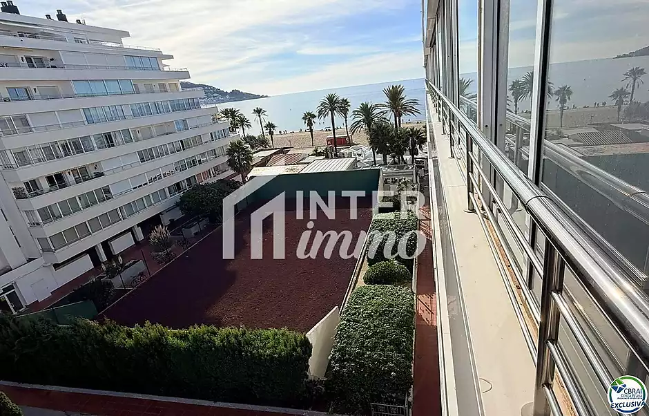Primera línia, vistes al mar, aparcament, piscines i jardins davant de la platja. - foto 7 de 60