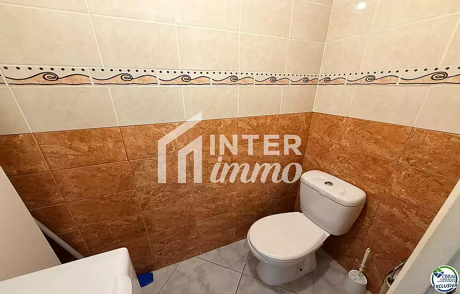Primera línia, vistes al mar, aparcament, piscines i jardins davant de la platja. - foto 31 de 60
