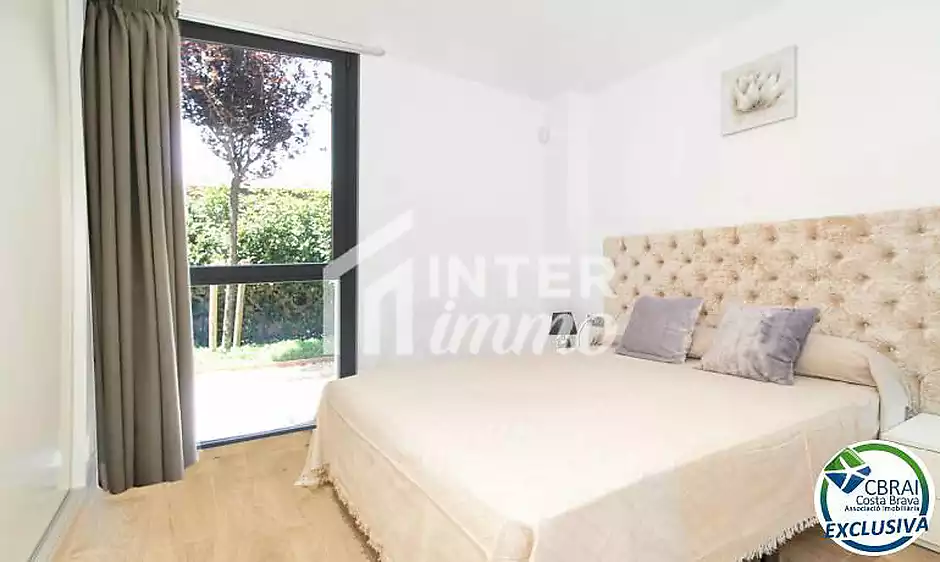 CLOT DELS FRANQUETS Exclusiva planta baixa de 3 dormitoris amb 224 m2 de terrassa i jardí a 200m de - foto 20 de 59