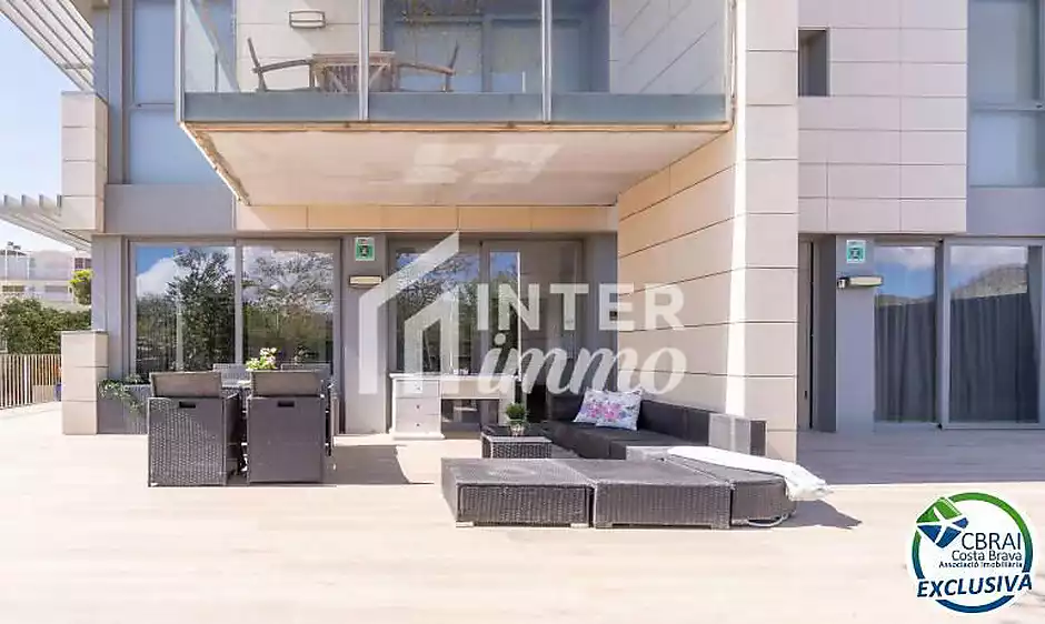 CLOT DELS FRANQUETS Exclusiva planta baixa de 3 dormitoris amb 224 m2 de terrassa i jardí a 200m de - foto 30 de 59