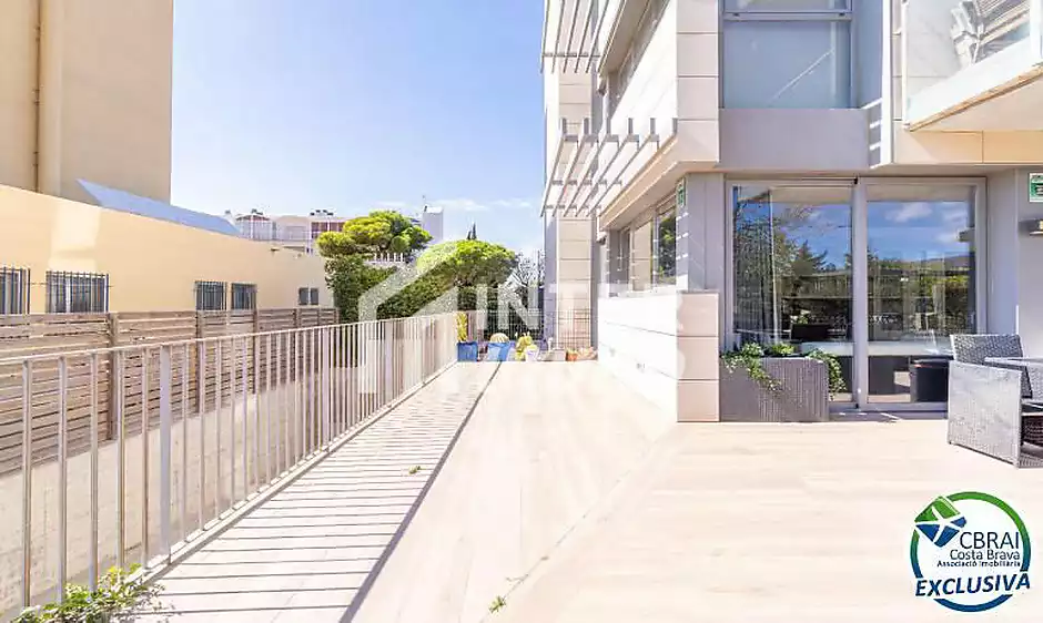 CLOT DELS FRANQUETS Exclusiva planta baixa de 3 dormitoris amb 224 m2 de terrassa i jardí a 200m de - foto 32 de 59