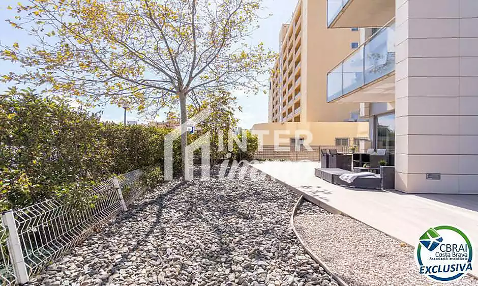 CLOT DELS FRANQUETS Exclusiva planta baixa de 3 dormitoris amb 224 m2 de terrassa i jardí a 200m de - foto 34 de 59