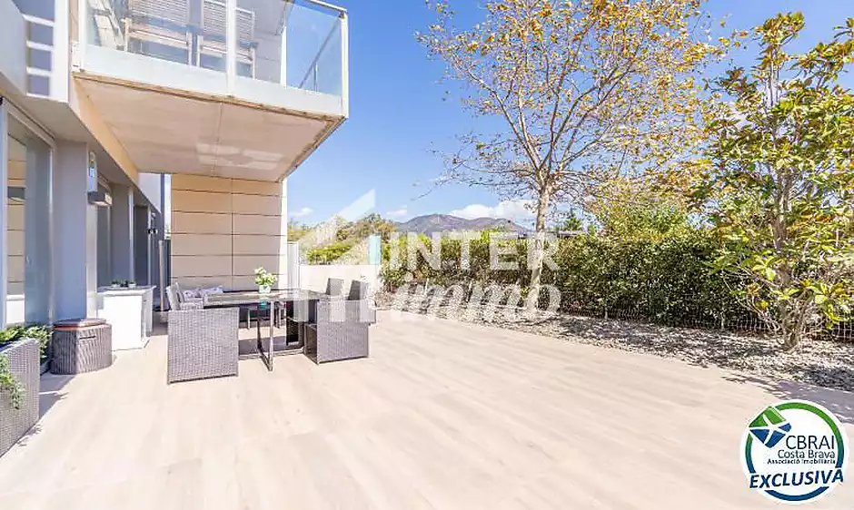 CLOT DELS FRANQUETS Exclusiva planta baixa de 3 dormitoris amb 224 m2 de terrassa i jardí a 200m de - foto 36 de 59