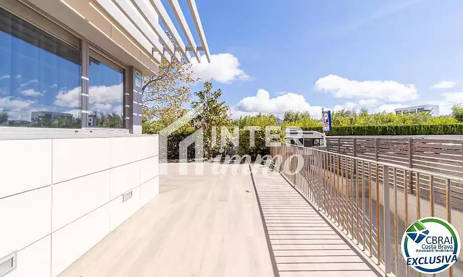 CLOT DELS FRANQUETS Exclusiva planta baixa de 3 dormitoris amb 224 m2 de terrassa i jardí a 200m de - foto 37 de 59