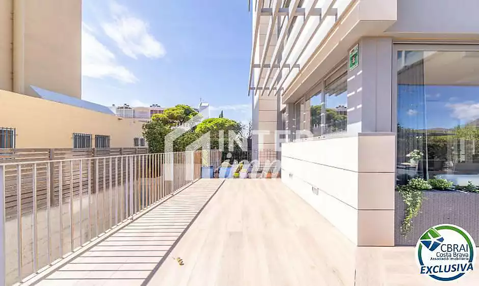 CLOT DELS FRANQUETS Exclusiva planta baixa de 3 dormitoris amb 224 m2 de terrassa i jardí a 200m de - foto 41 de 59