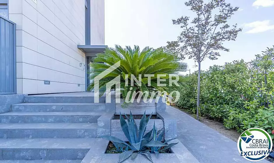 CLOT DELS FRANQUETS Exclusiva planta baixa de 3 dormitoris amb 224 m2 de terrassa i jardí a 200m de - foto 44 de 59