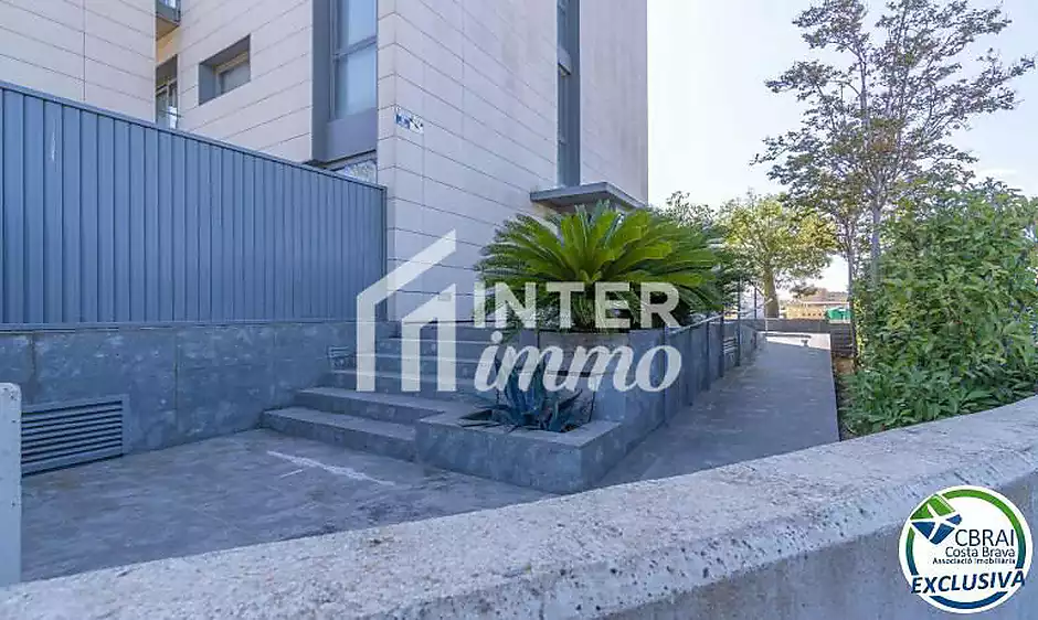 CLOT DELS FRANQUETS Exclusiva planta baixa de 3 dormitoris amb 224 m2 de terrassa i jardí a 200m de - foto 45 de 59