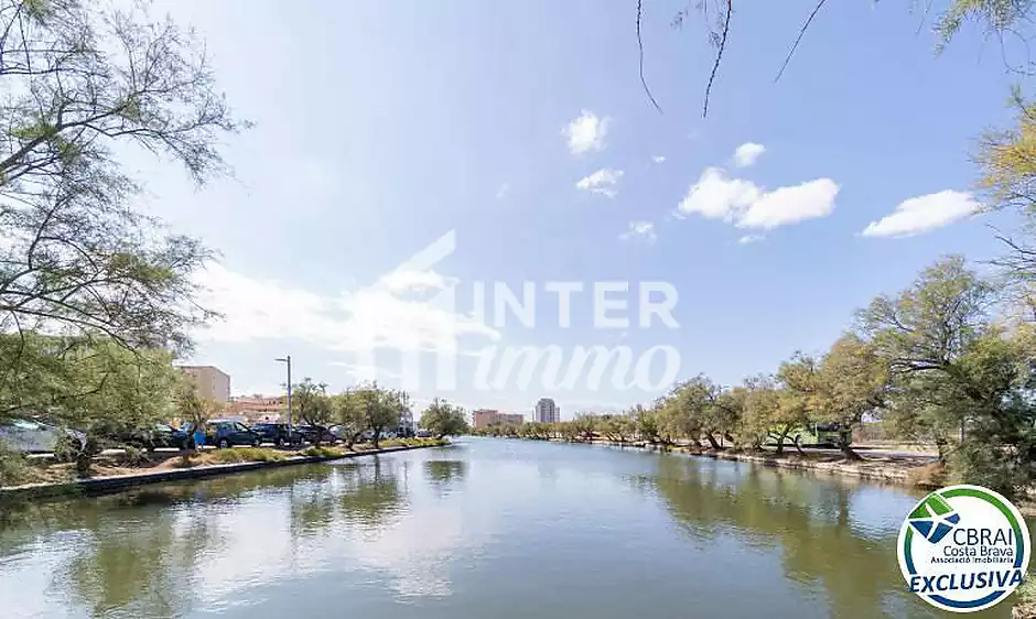 CLOT DELS FRANQUETS Exclusiva planta baixa de 3 dormitoris amb 224 m2 de terrassa i jardí a 200m de - foto 48 de 59