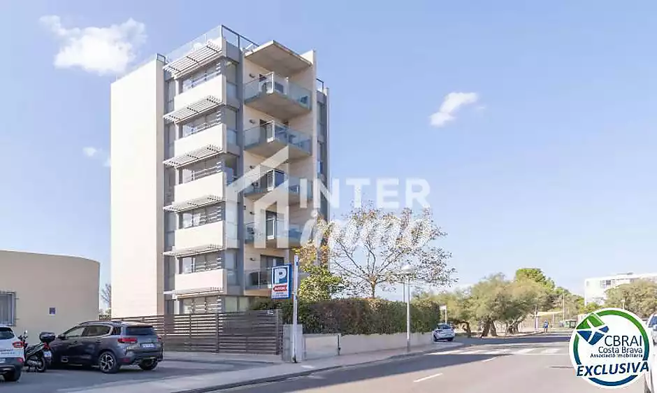 CLOT DELS FRANQUETS Exclusiva planta baixa de 3 dormitoris amb 224 m2 de terrassa i jardí a 200m de - foto 49 de 59