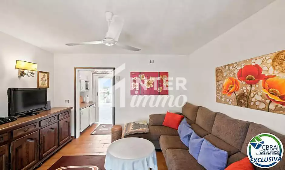 POBLAT TÍPIC Acollidor apartament al bell mig d’Empuriabrava i a només 400 m de la platja - foto 3 de 21