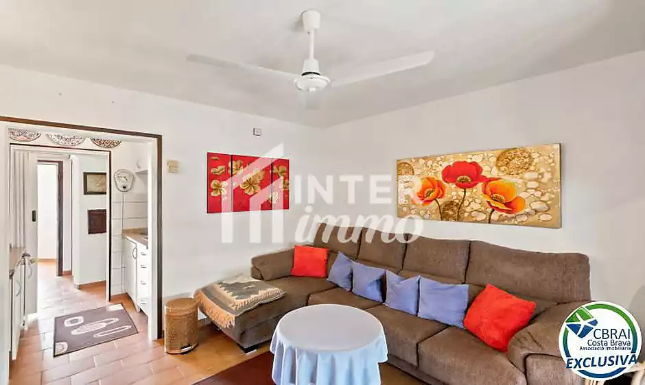 POBLAT TÍPIC Acollidor apartament al bell mig d’Empuriabrava i a només 400 m de la platja - foto 4 de 21