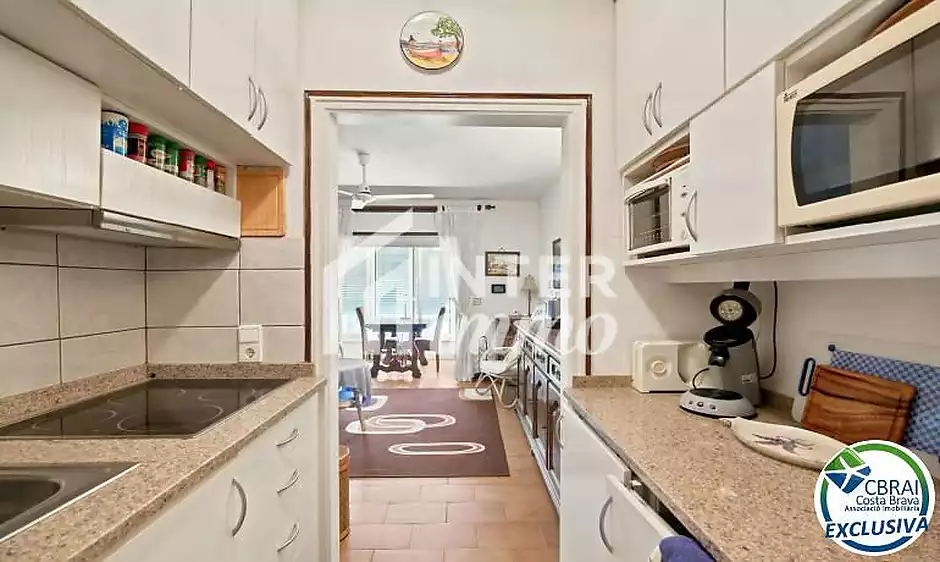 POBLAT TÍPIC Acollidor apartament al bell mig d’Empuriabrava i a només 400 m de la platja - foto 5 de 21