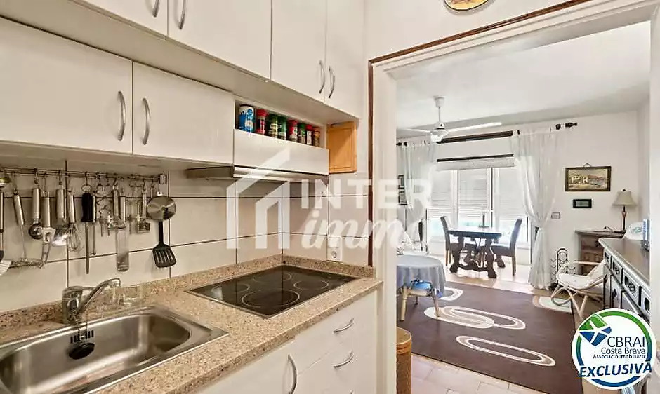 POBLAT TÍPIC Acollidor apartament al bell mig d’Empuriabrava i a només 400 m de la platja - foto 6 de 21