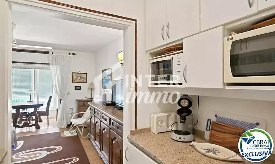 POBLAT TÍPIC Acollidor apartament al bell mig d’Empuriabrava i a només 400 m de la platja - foto 7 de 21