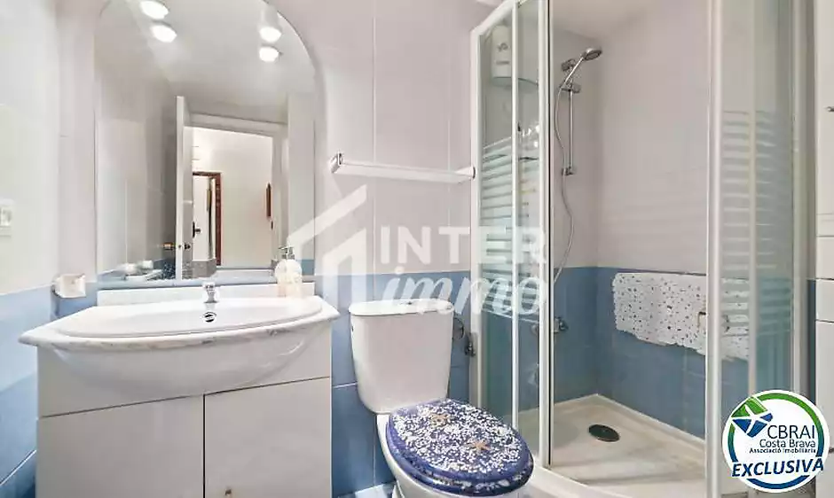 POBLAT TÍPIC Acollidor apartament al bell mig d’Empuriabrava i a només 400 m de la platja - foto 14 de 21