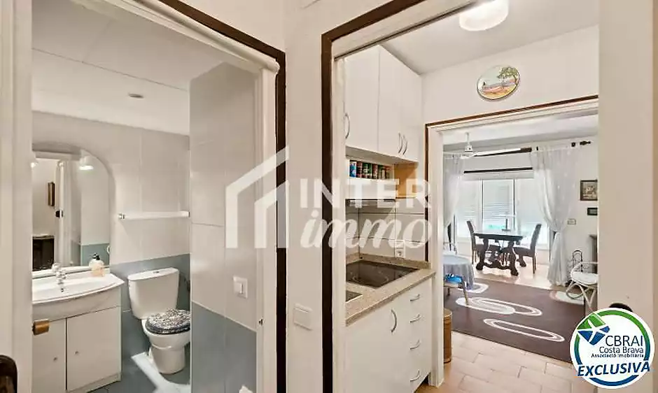 POBLAT TÍPIC Acollidor apartament al bell mig d’Empuriabrava i a només 400 m de la platja - foto 16 de 21