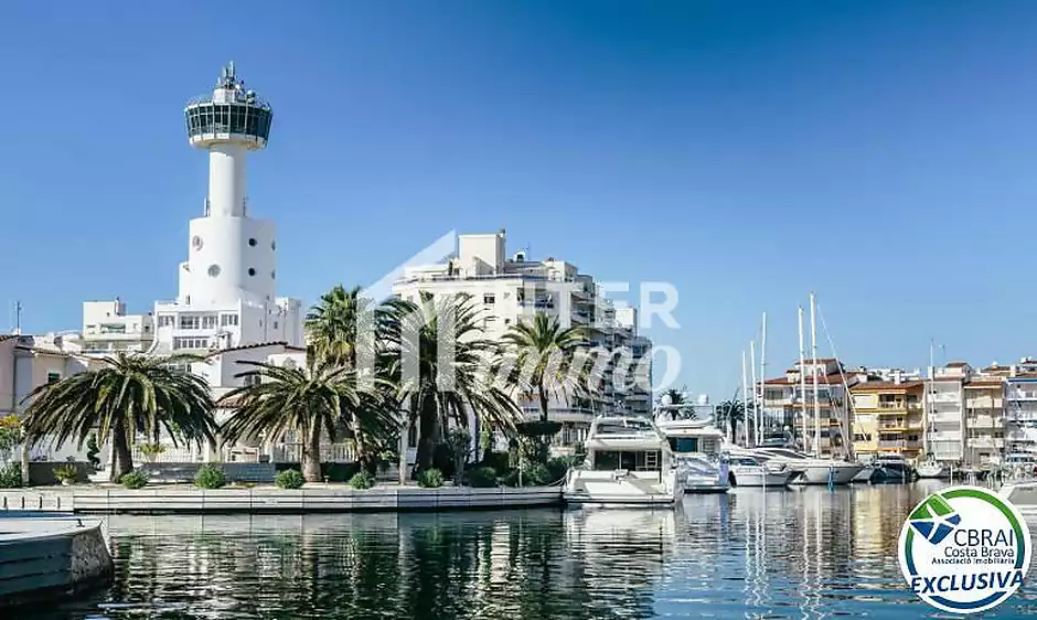 POBLAT TÍPIC Acollidor apartament al bell mig d’Empuriabrava i a només 400 m de la platja - foto 19 de 21