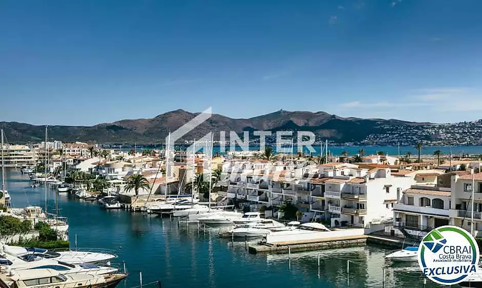 POBLAT TÍPIC Acollidor apartament al bell mig d’Empuriabrava i a només 400 m de la platja - foto 21 de 21