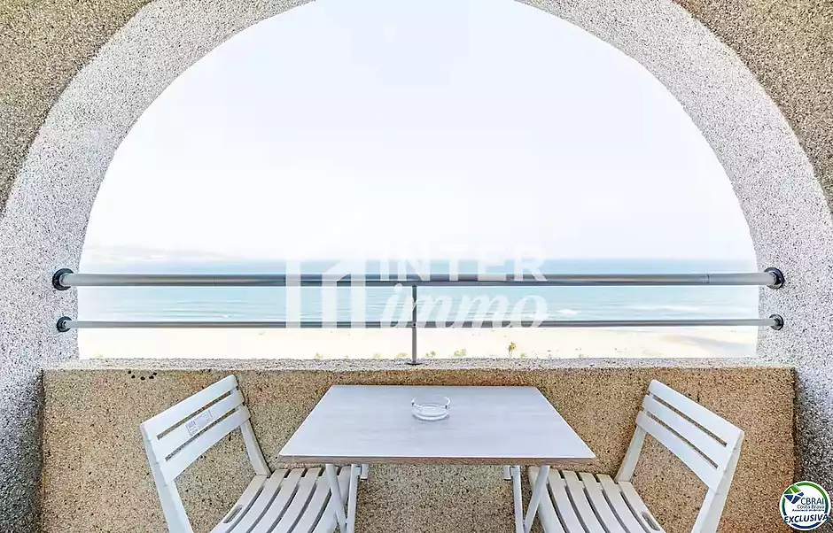 Estudi en planta 17 amb terrassa i espectaculars vistes al mar – Empuriabrava, Costa Brava - foto 1 de 16