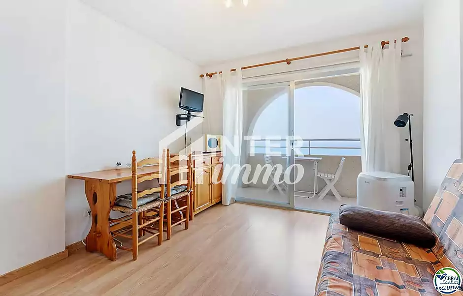 Estudi en planta 17 amb terrassa i espectaculars vistes al mar – Empuriabrava, Costa Brava - foto 7 de 16