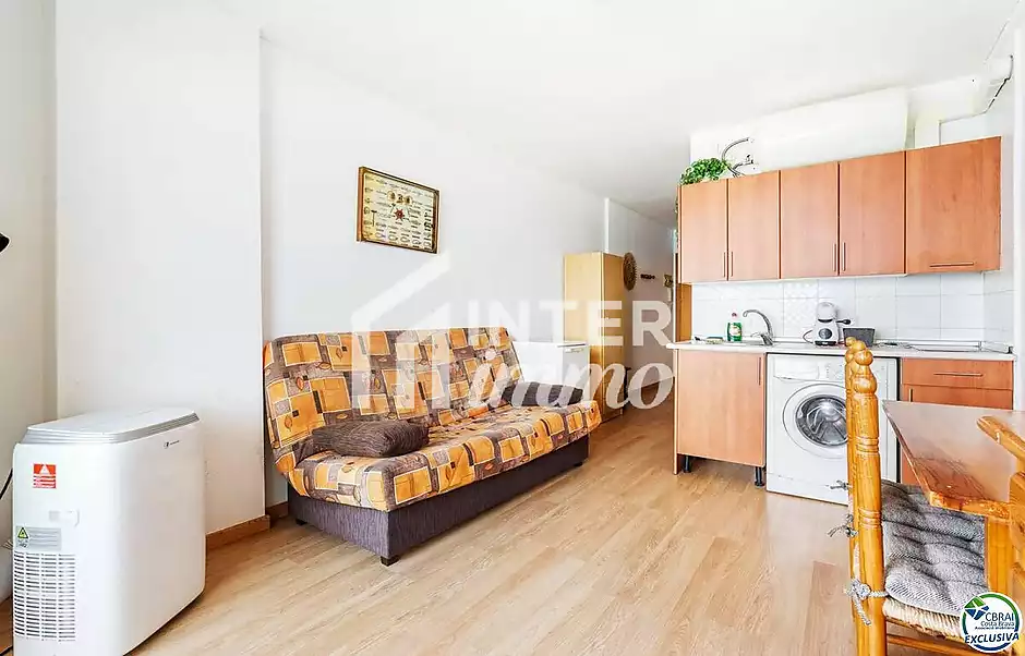 Estudi en planta 17 amb terrassa i espectaculars vistes al mar – Empuriabrava, Costa Brava - foto 10 de 16