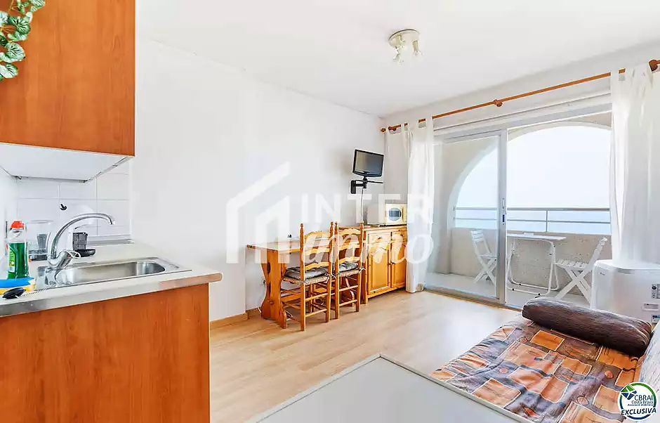 Estudi en planta 17 amb terrassa i espectaculars vistes al mar – Empuriabrava, Costa Brava - foto 12 de 16