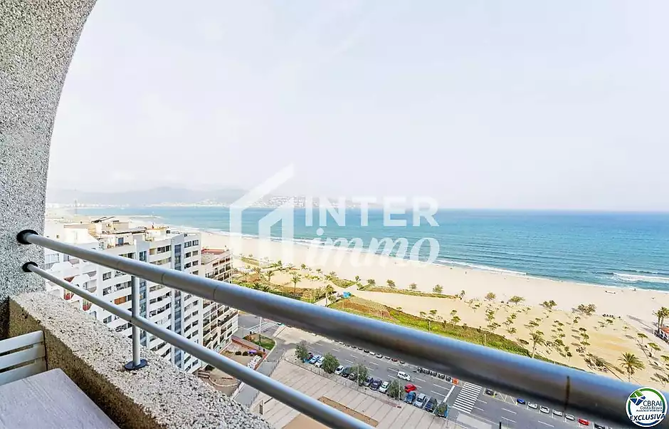 Estudi en planta 17 amb terrassa i espectaculars vistes al mar – Empuriabrava, Costa Brava - foto 15 de 16