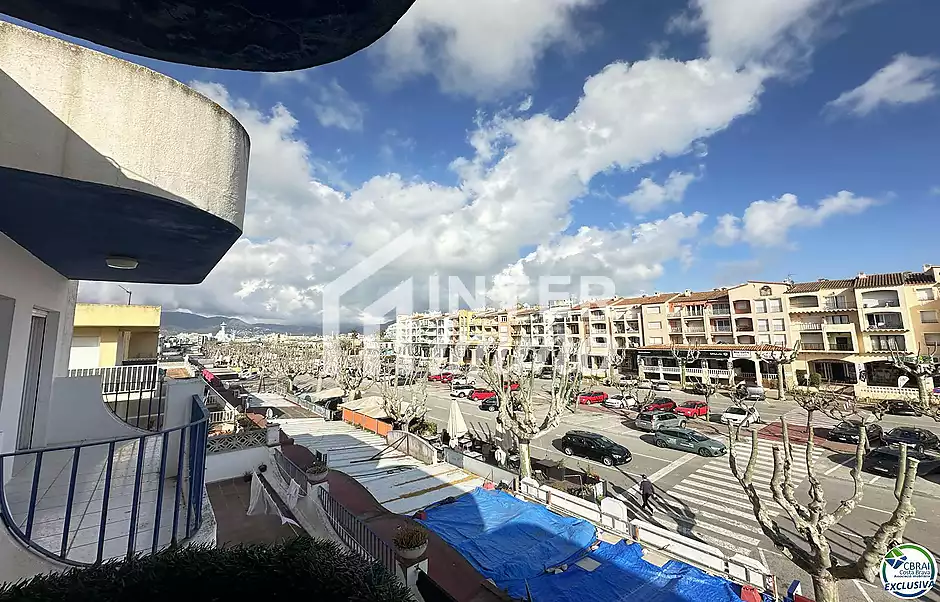 Ampli apartament al costat de la platja i els comerços - foto 14 de 14